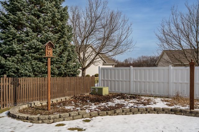 9293 Forest Ridge Drive, Roscoe, IL 61073