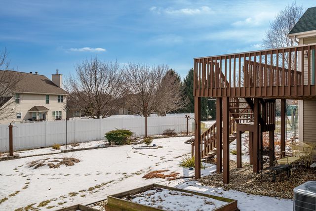 9293 Forest Ridge Drive, Roscoe, IL 61073