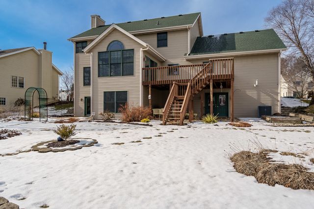 9293 Forest Ridge Drive, Roscoe, IL 61073