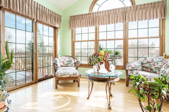 9293 Forest Ridge Drive, Roscoe, IL 61073