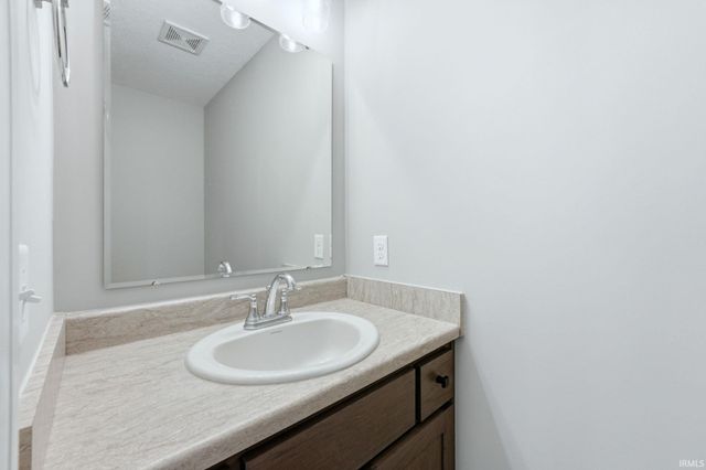 10926 Carob Thorn Trail, Roanoke, IN 46783