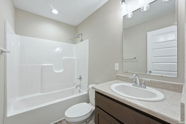 10926 Carob Thorn Trail, Roanoke, IN 46783