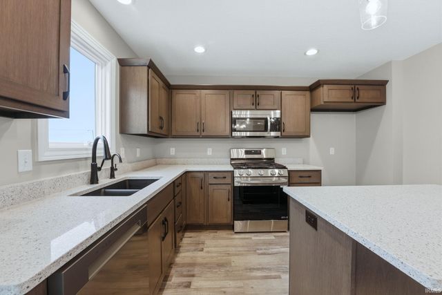 10926 Carob Thorn Trail, Roanoke, IN 46783