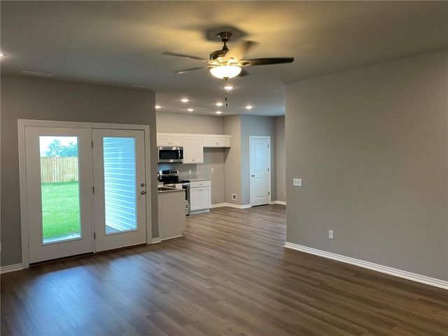 221 Williams Court, Centerton, AR 72719