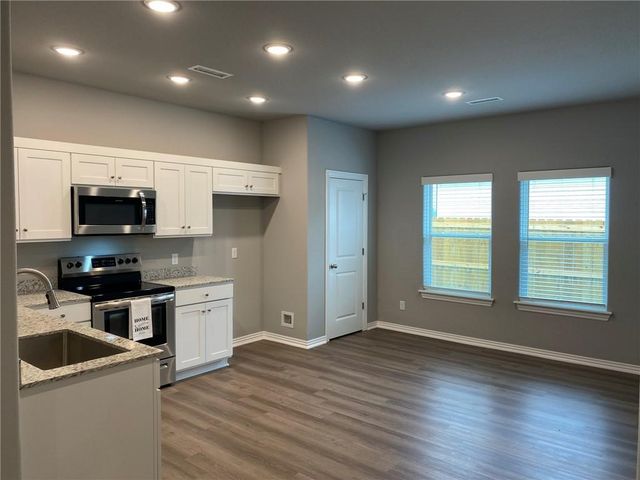 221 Williams Court, Centerton, AR 72719