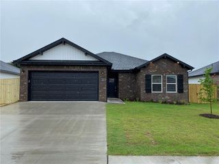 221 Williams Court, Centerton, AR 72719