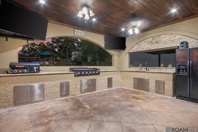 7988 Chaperral Dr, Denham Springs, LA 70726
