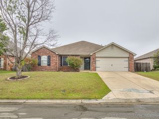 4905 S 198th East Avenue, Broken Arrow, OK 74014