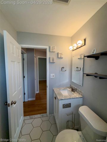 12417 Greenway Drive, Sterling Heights, MI 48312