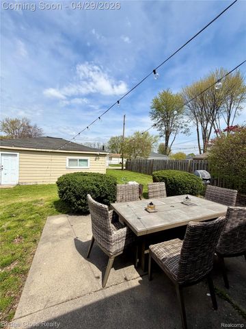 12417 Greenway Drive, Sterling Heights, MI 48312