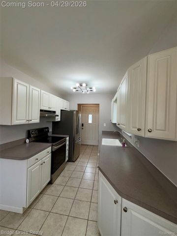 12417 Greenway Drive, Sterling Heights, MI 48312