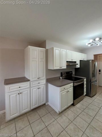 12417 Greenway Drive, Sterling Heights, MI 48312
