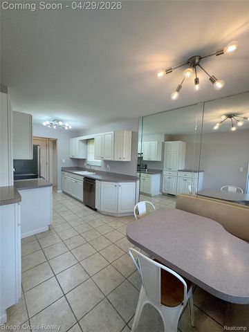 12417 Greenway Drive, Sterling Heights, MI 48312