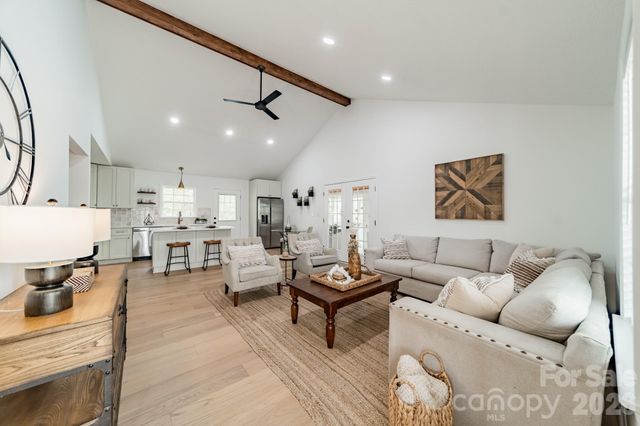 902 Cornelius Road, Mooresville, NC 28117
