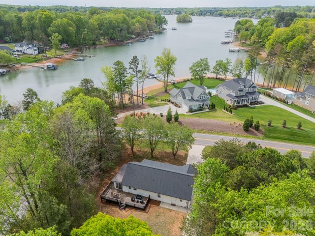 902 Cornelius Road, Mooresville, NC 28117