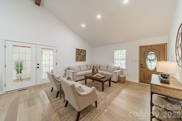 902 Cornelius Road, Mooresville, NC 28117
