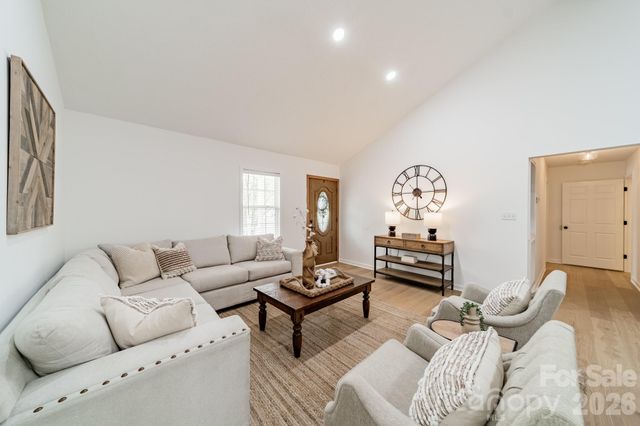 902 Cornelius Road, Mooresville, NC 28117
