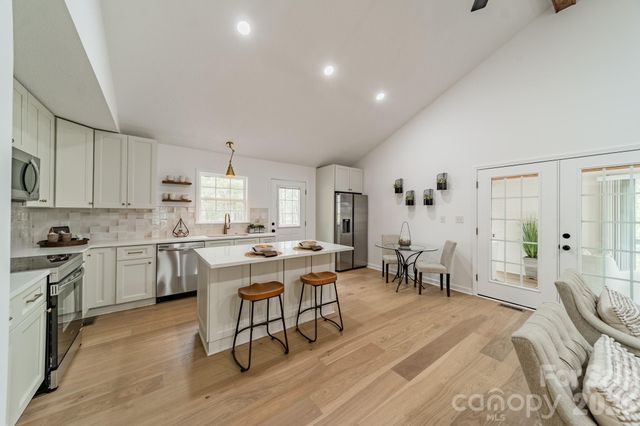 902 Cornelius Road, Mooresville, NC 28117