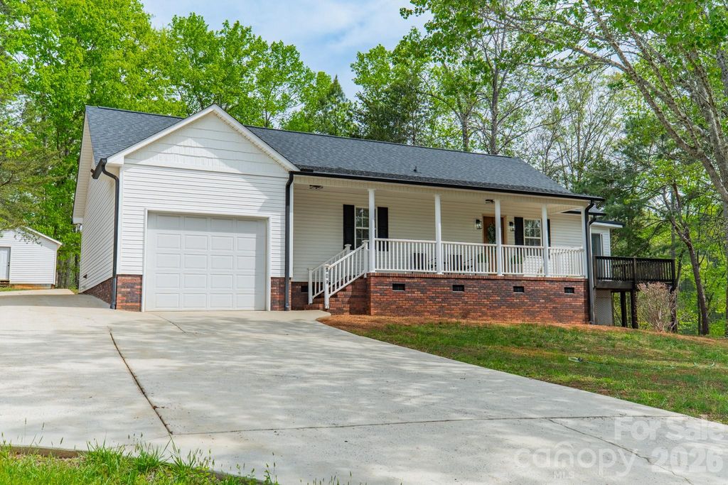 902 Cornelius Road, Mooresville, NC 28117