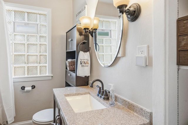 2905 S 95th STREET, West Allis, WI 53227