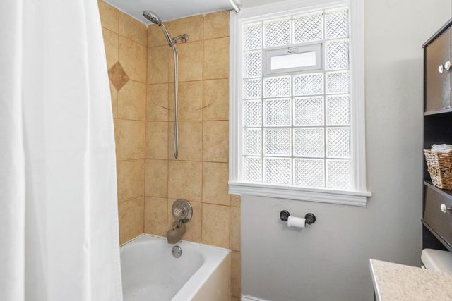 2905 S 95th STREET, West Allis, WI 53227