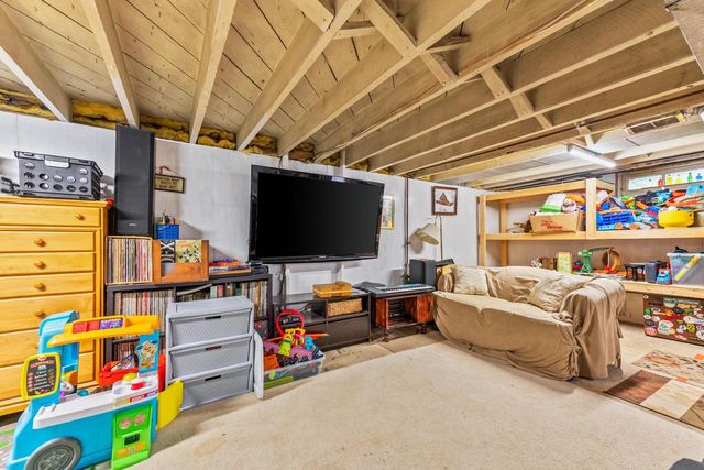 2905 S 95th STREET, West Allis, WI 53227