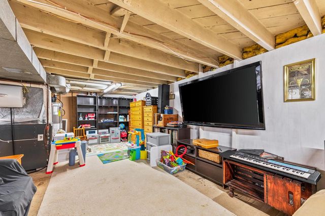 2905 S 95th STREET, West Allis, WI 53227