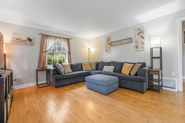 2905 S 95th STREET, West Allis, WI 53227