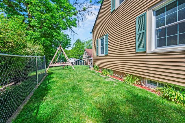 2905 S 95th STREET, West Allis, WI 53227