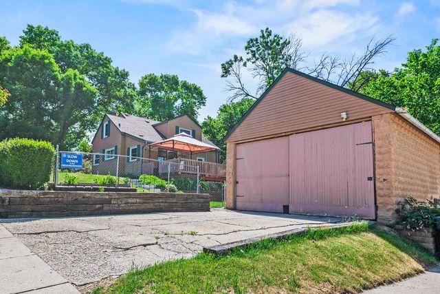 2905 S 95th STREET, West Allis, WI 53227
