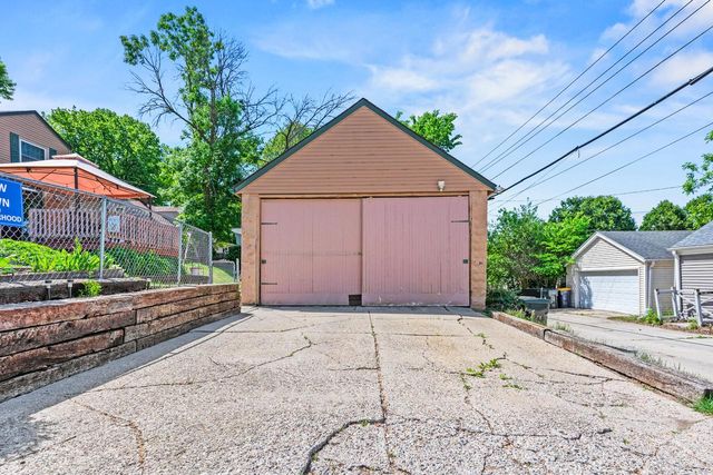 2905 S 95th STREET, West Allis, WI 53227