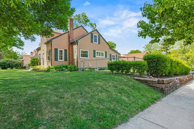 2905 S 95th STREET, West Allis, WI 53227