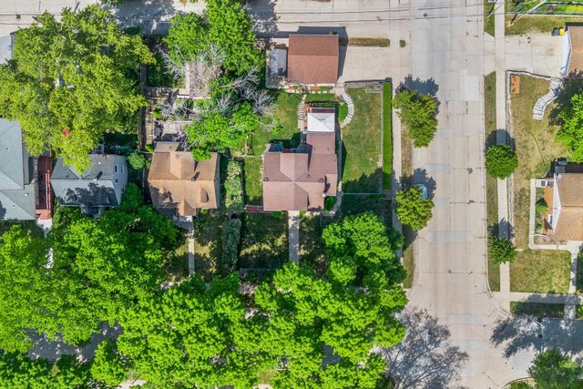 2905 S 95th STREET, West Allis, WI 53227