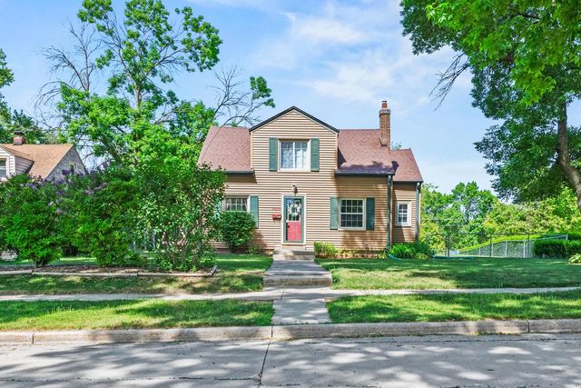 2905 S 95th STREET, West Allis, WI 53227