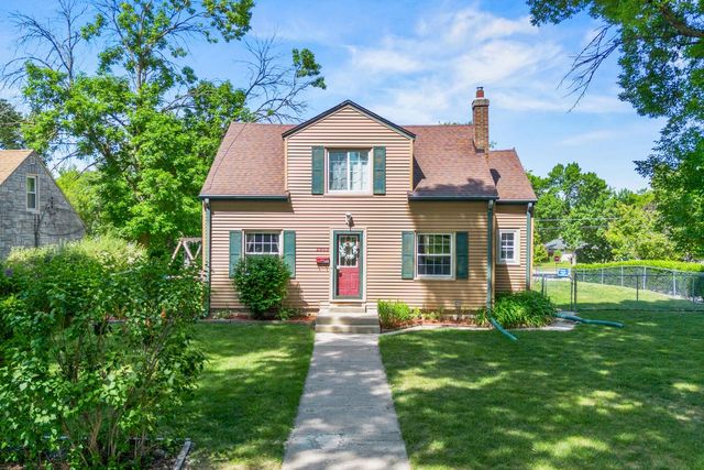 2905 S 95th STREET, West Allis, WI 53227