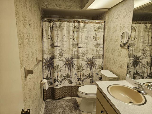 225 HOURGLASS WAY 303, Sarasota, FL 34242