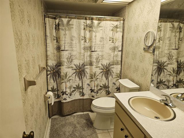 225 HOURGLASS WAY 303, Sarasota, FL 34242