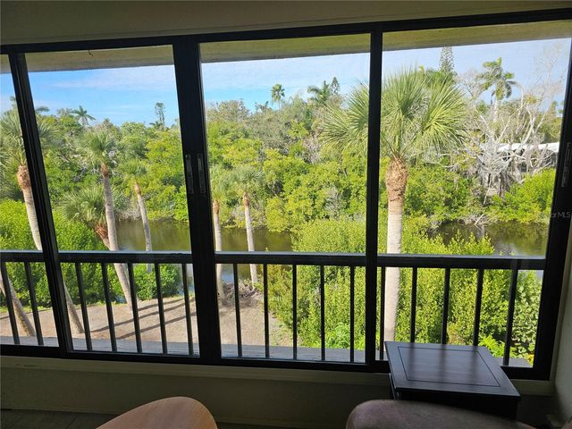 225 HOURGLASS WAY 303, Sarasota, FL 34242