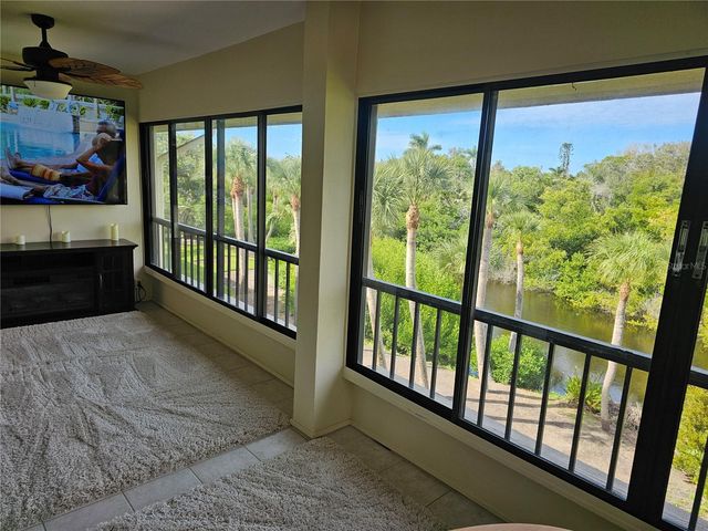 225 HOURGLASS WAY 303, Sarasota, FL 34242