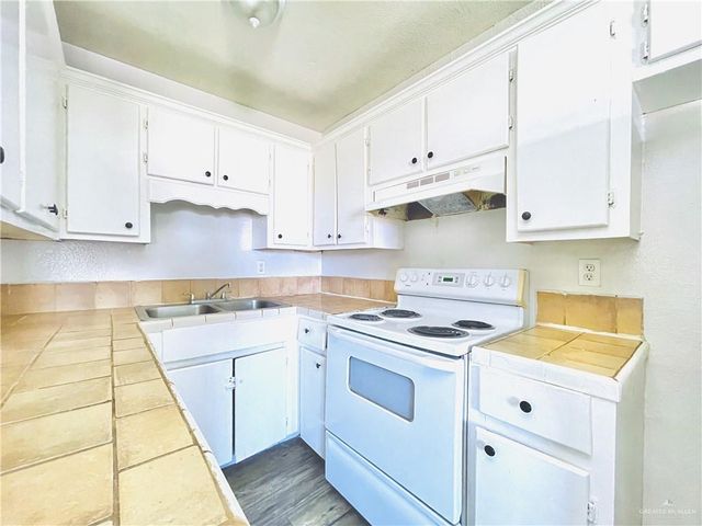 3304 N Palm Leaf Circle, Mission, TX 78574