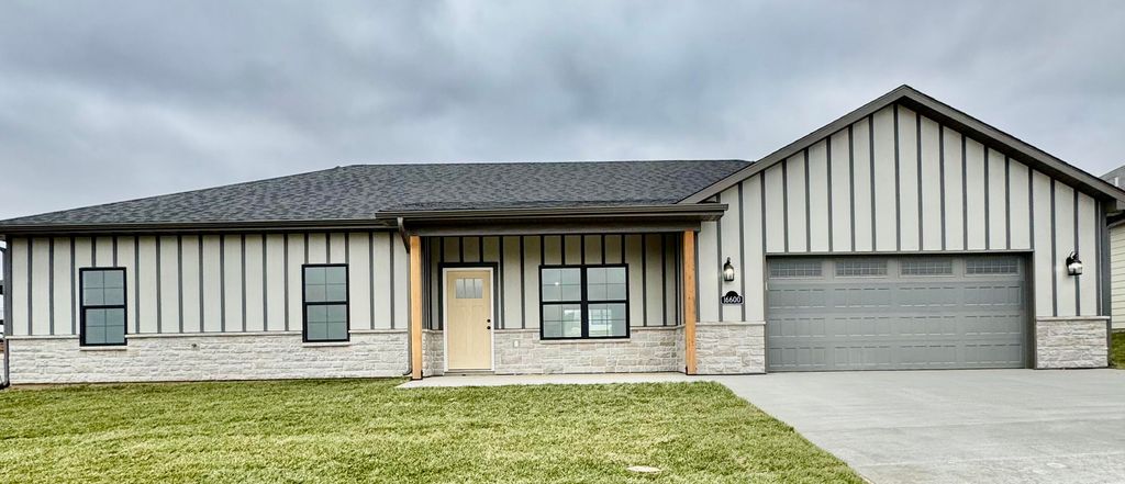 16600 KLINTON DR, Boonville, MO 65233