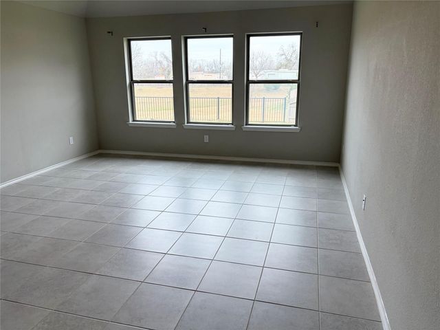 323 Avenue B, Richmond, TX 77406