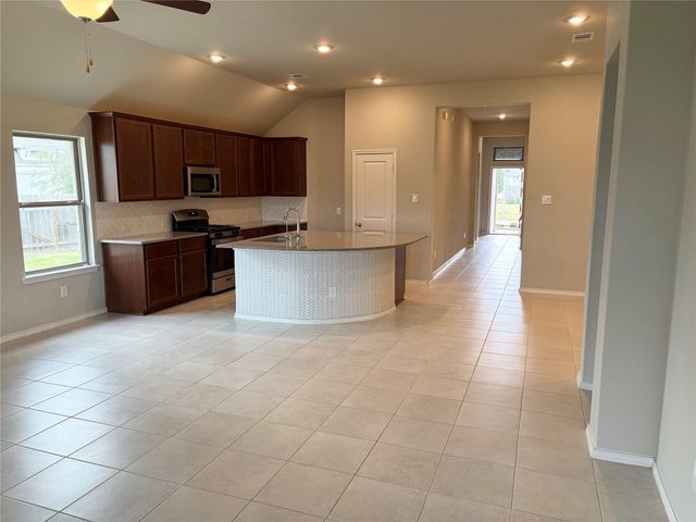 323 Avenue B, Richmond, TX 77406