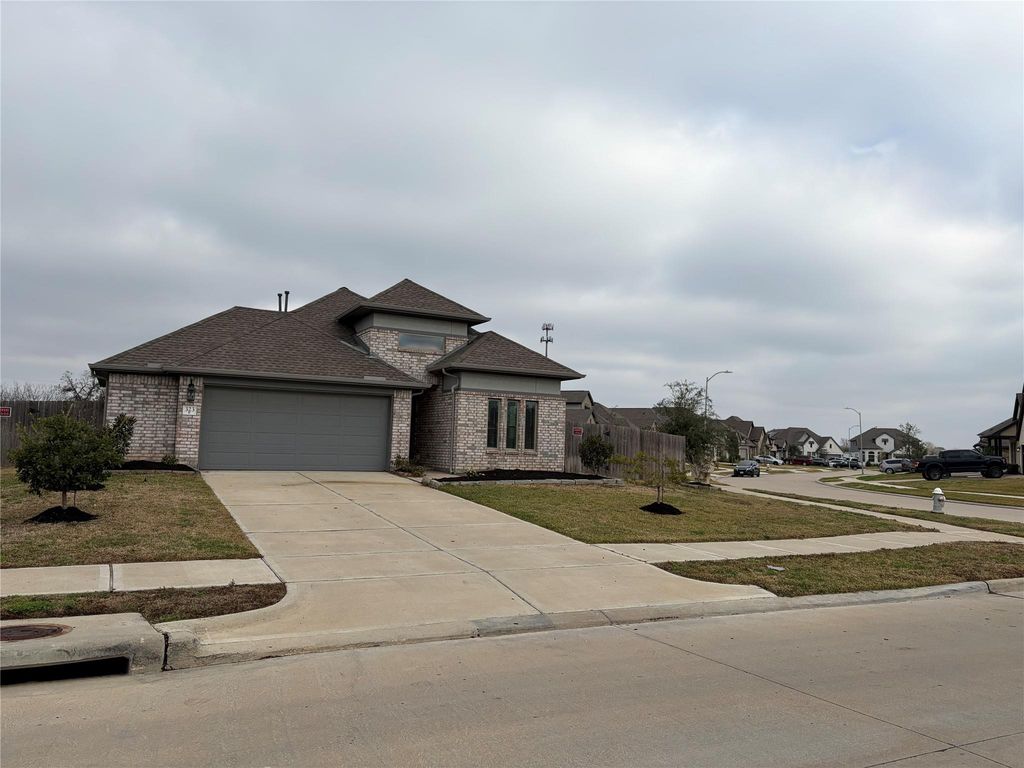 323 Avenue B, Richmond, TX 77406