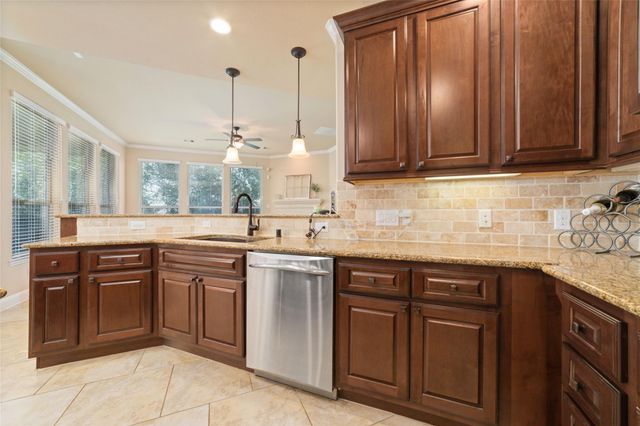 2408 Ellis Park Lane, Conroe, TX 77304