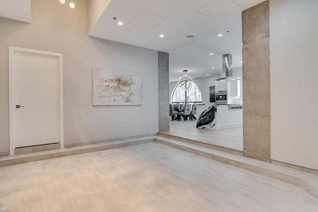 200 N Dearborn Street 4700, Chicago, IL 60601