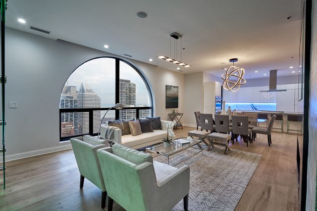 200 N Dearborn Street 4700, Chicago, IL 60601
