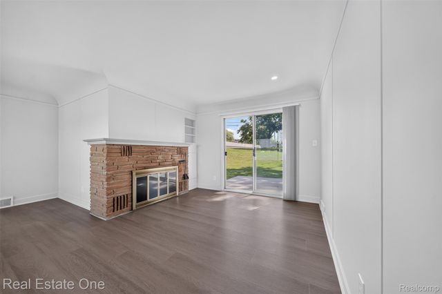 2079 Klingensmith Road, Bloomfield Charter Township, MI 48302