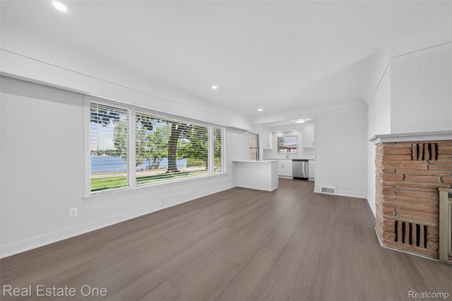 2079 Klingensmith Road, Bloomfield Charter Township, MI 48302