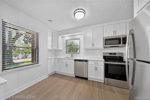 2079 Klingensmith Road, Bloomfield Charter Township, MI 48302